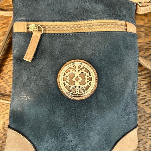 ***Valerie Stevens Crossbody Bags 1 black, 1 brown Great as gifts!🎁 - Picture 2 of 6